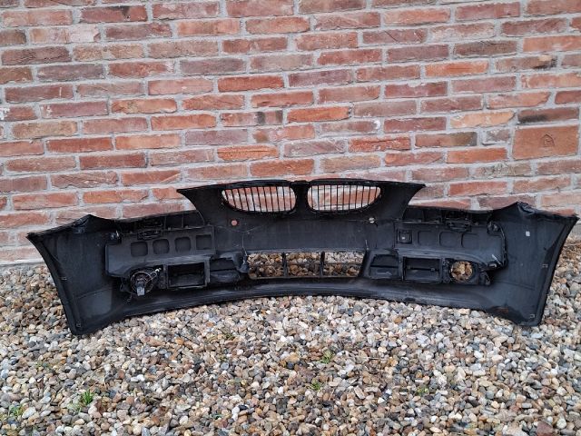 bontott BMW 5 E61 Első Lökhárító (Részeivel)