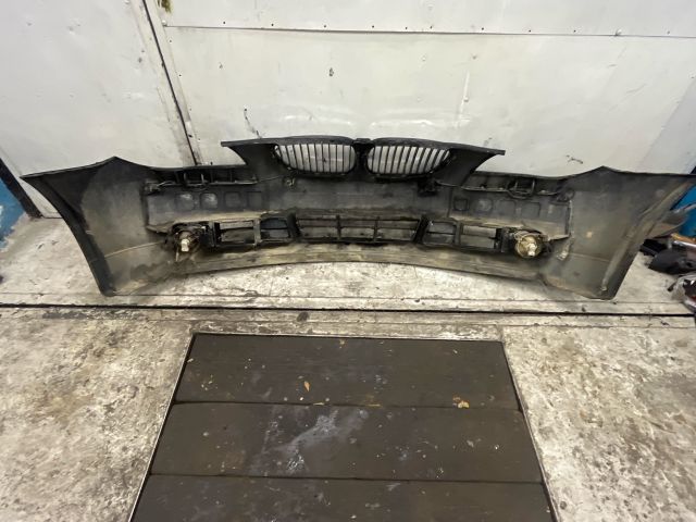 bontott BMW 5 E61 Első Lökhárító (Részeivel)