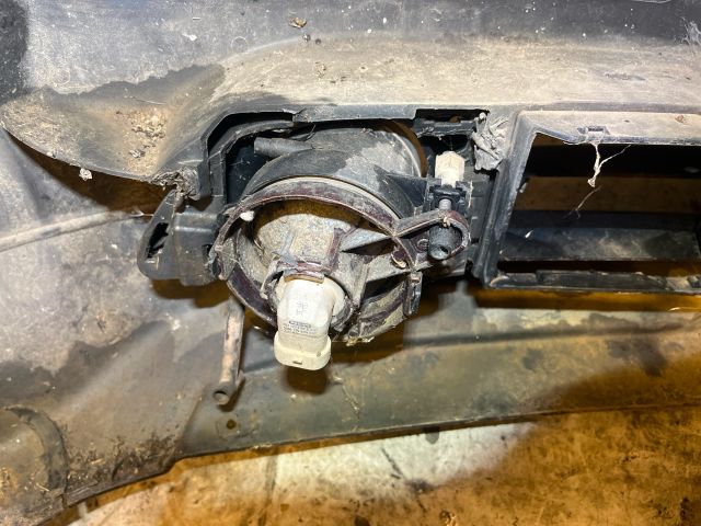 bontott BMW 5 E61 Első Lökhárító (Részeivel)