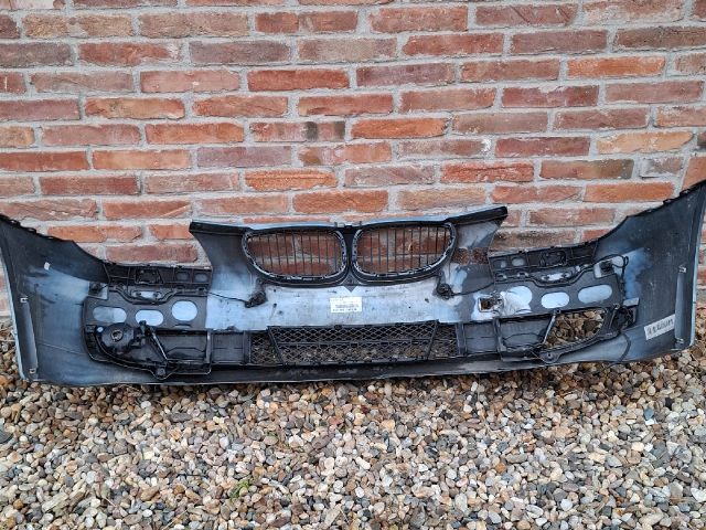 bontott BMW 5 E61 Első Lökhárító (Részeivel)