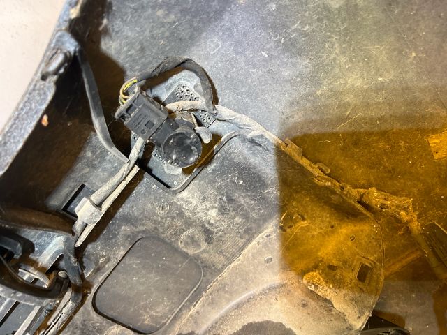 bontott BMW 5 E61 Első Lökhárító (Részeivel)