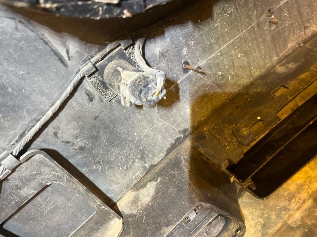 bontott BMW 5 E61 Első Lökhárító (Részeivel)