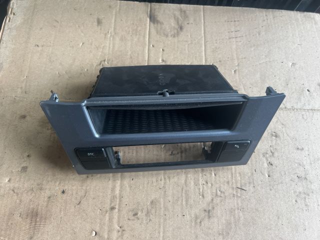 bontott BMW 5 E61 Első Tároló Rekesz