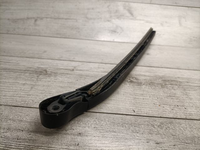 bontott BMW 5 E61 Hátsó Ablaktörlő Kar