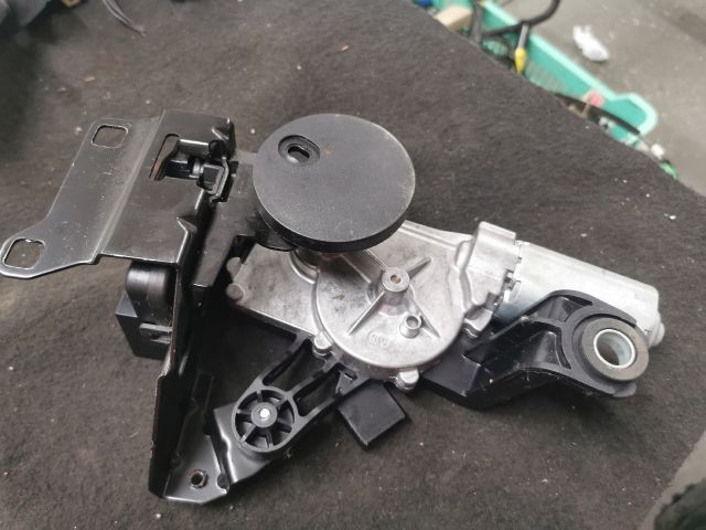 bontott BMW 5 E61 Hátsó Ablaktörlő Motor