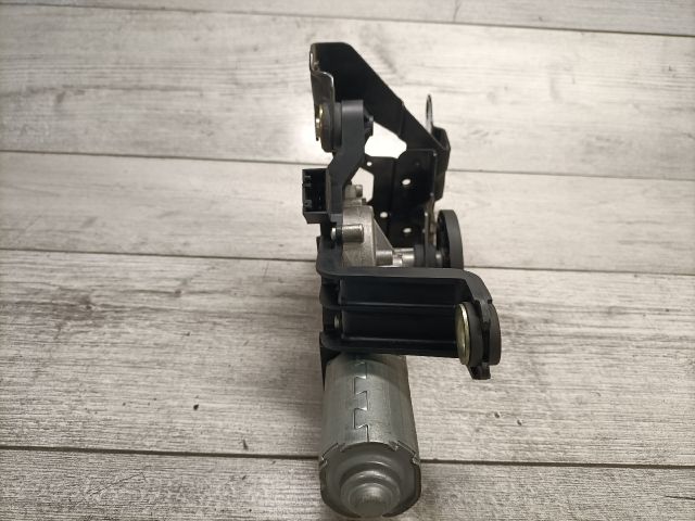 bontott BMW 5 E61 Hátsó Ablaktörlő Motor