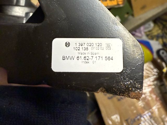 bontott BMW 5 E61 Hátsó Ablaktörlő Motor