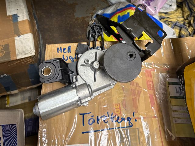 bontott BMW 5 E61 Hátsó Ablaktörlő Motor