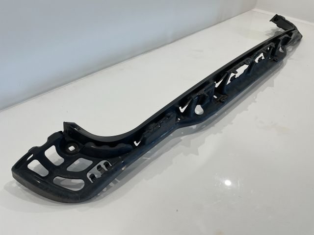 bontott BMW 5 E61 Hátsó középső Lökhárító Tartó (Műanyag)