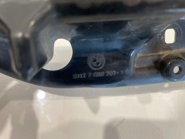 bontott BMW 5 E61 Hátsó középső Lökhárító Tartó (Műanyag)