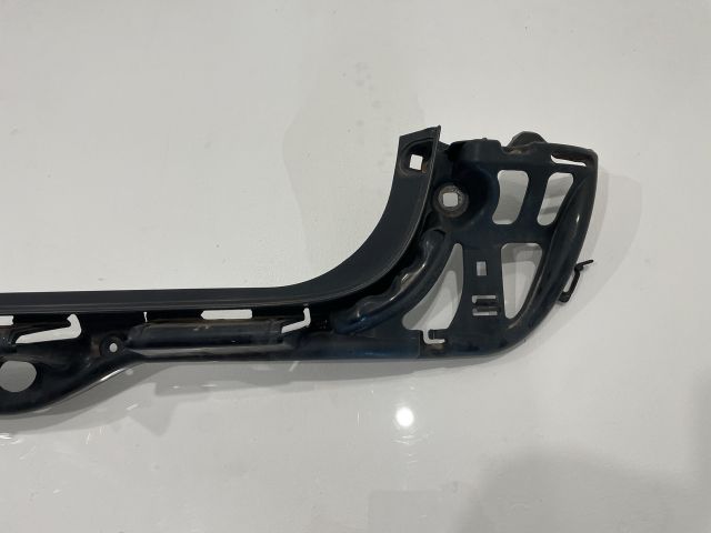 bontott BMW 5 E61 Hátsó középső Lökhárító Tartó (Műanyag)