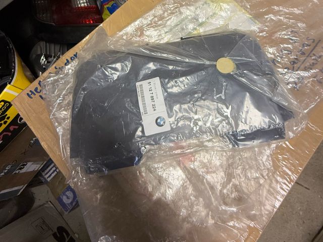 bontott BMW 5 E61 Hátsó Vonószem Burkolat