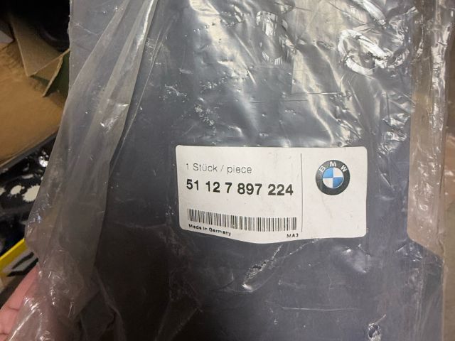 bontott BMW 5 E61 Hátsó Vonószem Burkolat