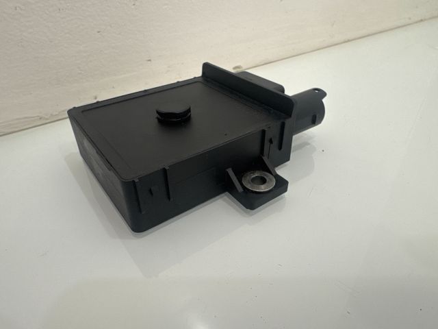 bontott BMW 5 E61 Izzító Relé