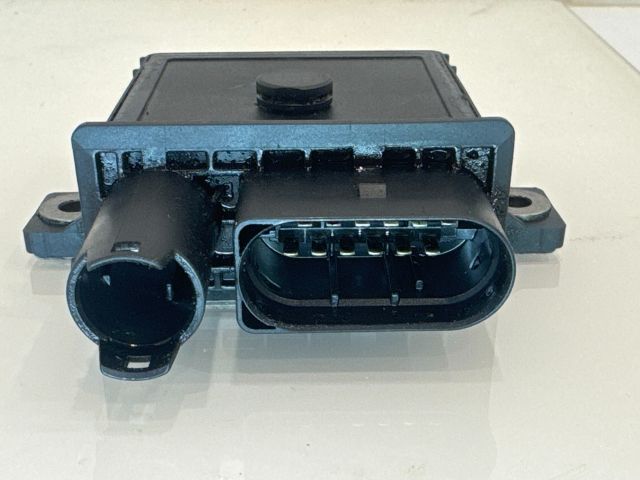 bontott BMW 5 E61 Izzító Relé