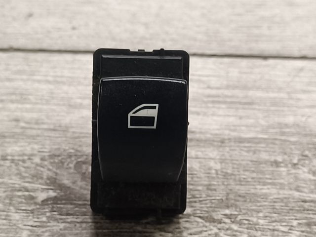 bontott BMW 5 E61 Jobb hátsó Ablakemelő Kapcsoló