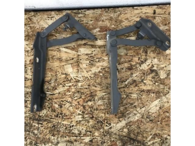 bontott BMW 5 E61 Motorháztető Zsanér Pár