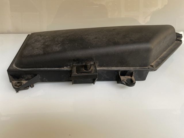 bontott BMW 5 E61 Pollenszűrő Fedél