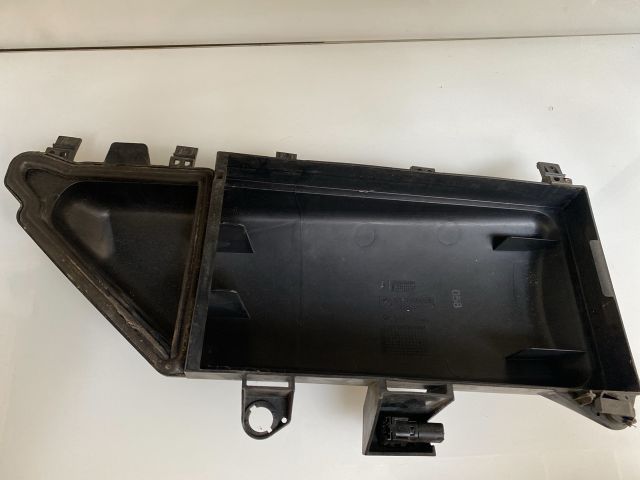 bontott BMW 5 E61 Pollenszűrő Fedél