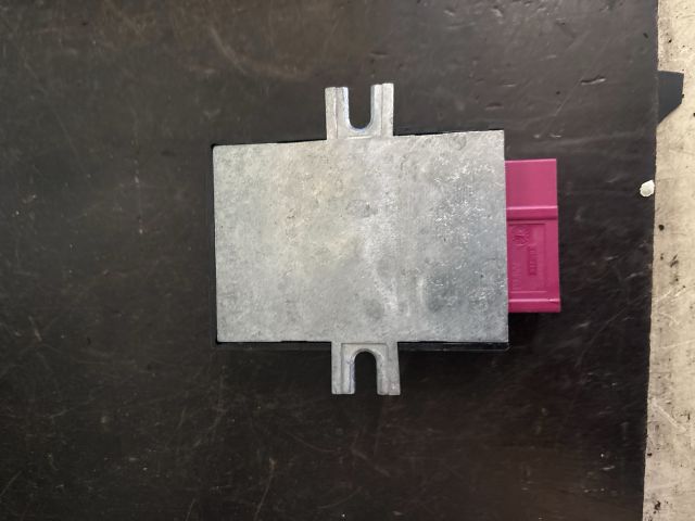 bontott BMW 5 E61 Üzemanyag Befecskendező Vezérlő