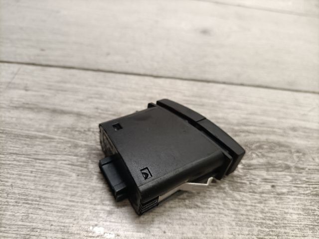 bontott BMW 5 E61 Vészvillogó Kapcsoló