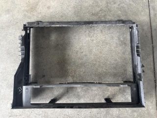 bontott BMW 5 E61 Vízhűtő Radiátor Tartó