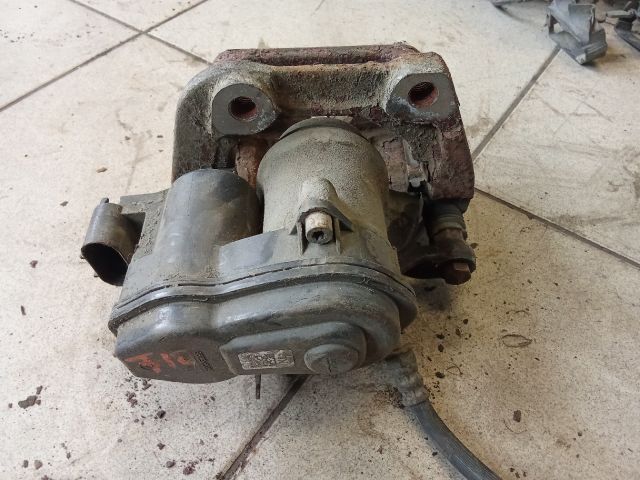 bontott BMW 5 F10 Bal hátsó Féknyereg Munkahengerrel