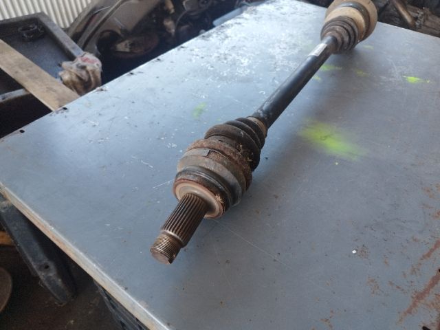 bontott BMW 5 F10 Bal hátsó Féltengely