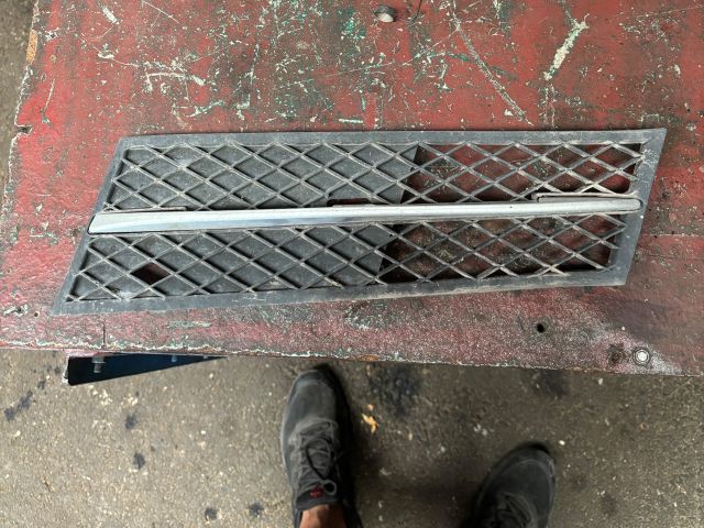 bontott BMW 5 F10 Bal Ködlámpa Rács