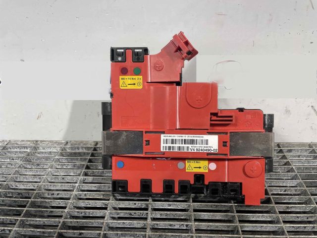 bontott BMW 5 F10 Biztosítéktábla Motortér