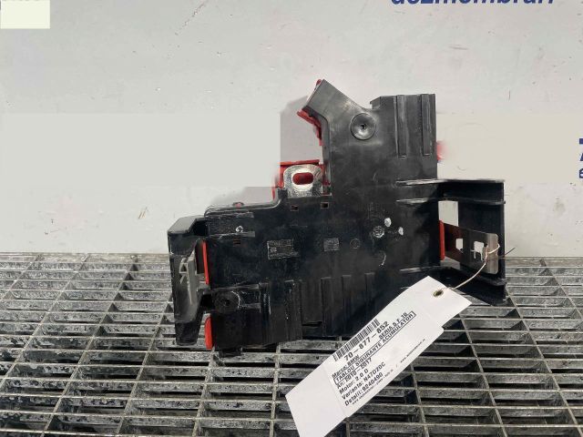 bontott BMW 5 F10 Biztosítéktábla Motortér