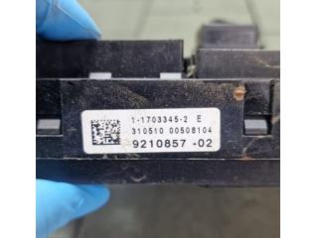 bontott BMW 5 F10 Biztosítéktábla Motortér