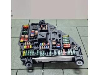 bontott BMW 5 F10 Biztosítéktábla Motortér