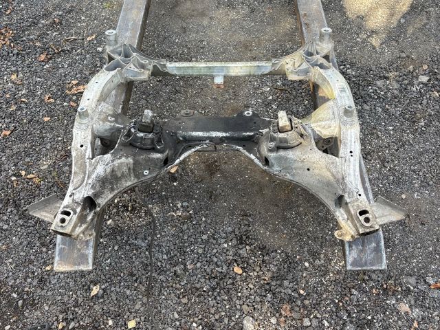 bontott BMW 5 F10 Első Bölcső