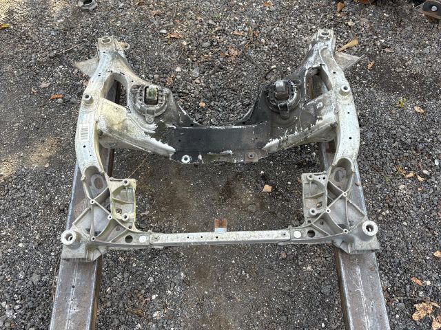 bontott BMW 5 F10 Első Bölcső