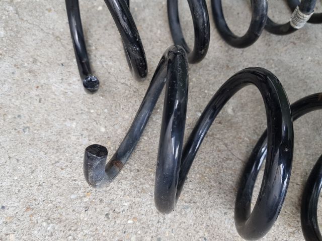 bontott BMW 5 F10 Első Rugó Pár