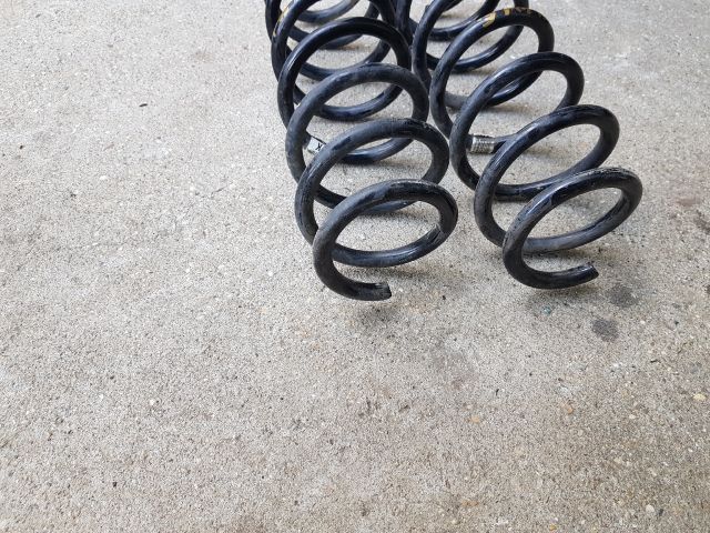 bontott BMW 5 F10 Első Rugó Pár