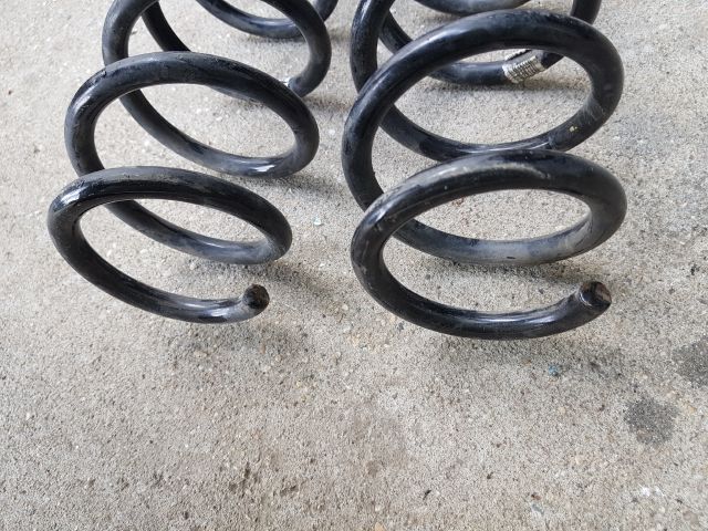 bontott BMW 5 F10 Első Rugó Pár