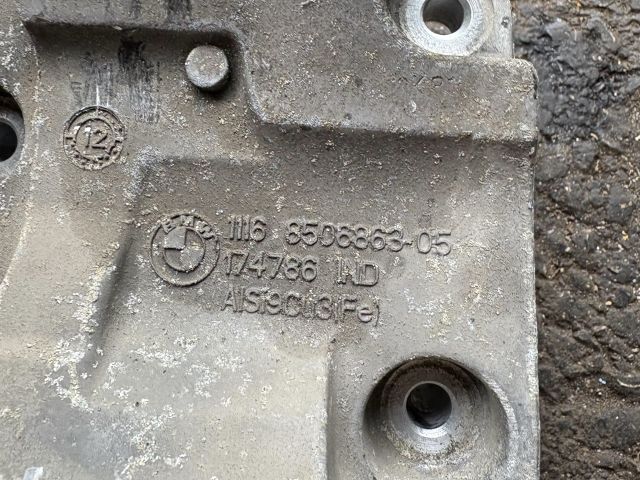 bontott BMW 5 F10 Generátor Tartó Bak