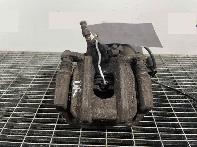 bontott BMW 5 F10 Jobb hátsó Féknyereg Munkahengerrel