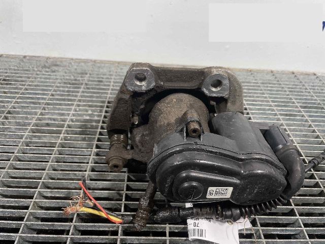 bontott BMW 5 F10 Jobb hátsó Féknyereg Munkahengerrel