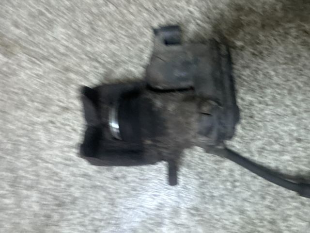 bontott BMW 5 F10 Jobb hátsó Féknyereg Munkahengerrel