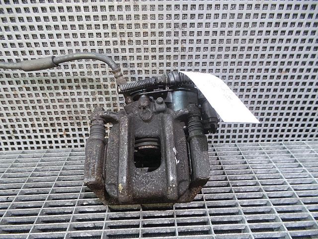 bontott BMW 5 F10 Jobb hátsó Féknyereg Munkahengerrel