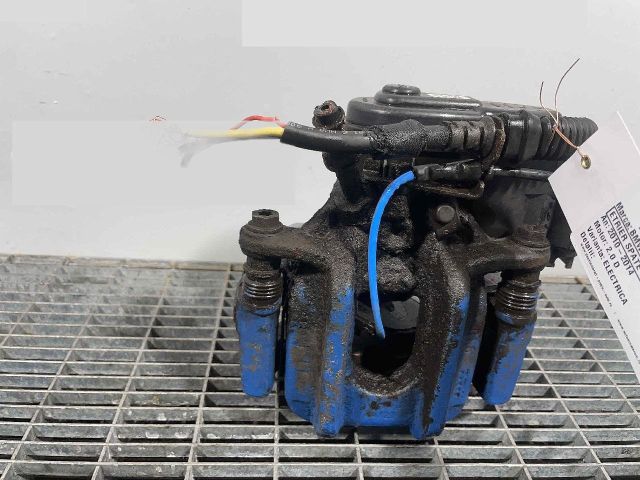 bontott BMW 5 F10 Jobb hátsó Féknyereg Munkahengerrel