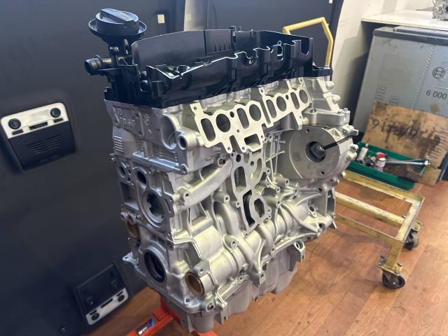 bontott BMW 5 F10 Motor (Fűzött blokk hengerfejjel)