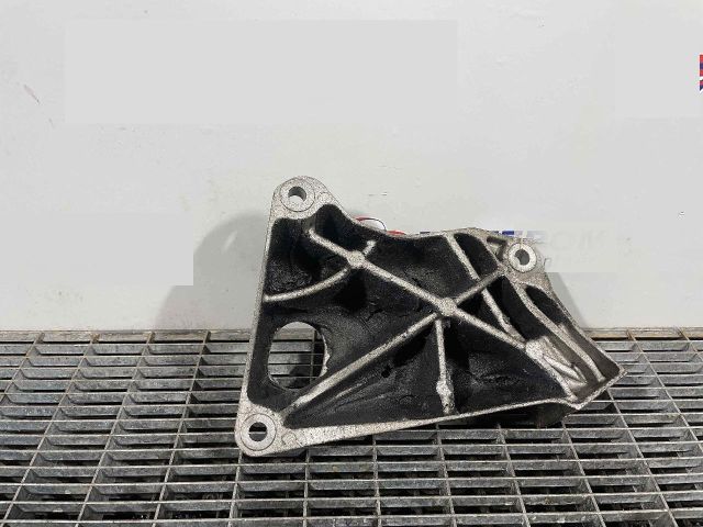 bontott BMW 5 F10 Motor Tartó Bak Bal