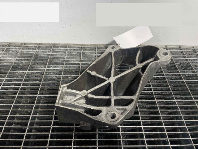 bontott BMW 5 F10 Motor Tartó Bak Bal