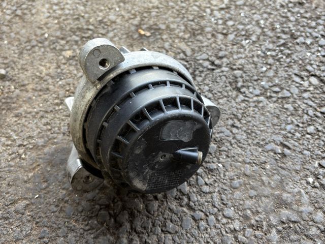 bontott BMW 5 F10 Motor Tartó Bak Jobb