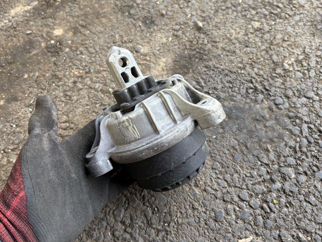 bontott BMW 5 F10 Motor Tartó Bak Jobb