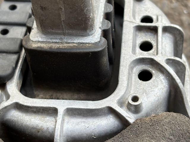 bontott BMW 5 F10 Motor Tartó Bak Jobb